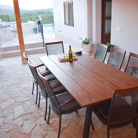 Vacation House With Pool Holiday home